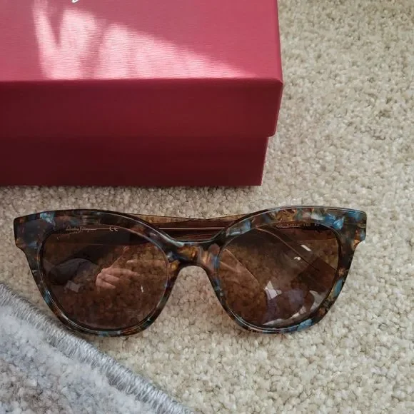 Ferragamo Sunglasses - Picture 2 of 4